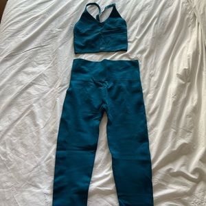 Set Active Leggings and V Ribbed Bra in Cove